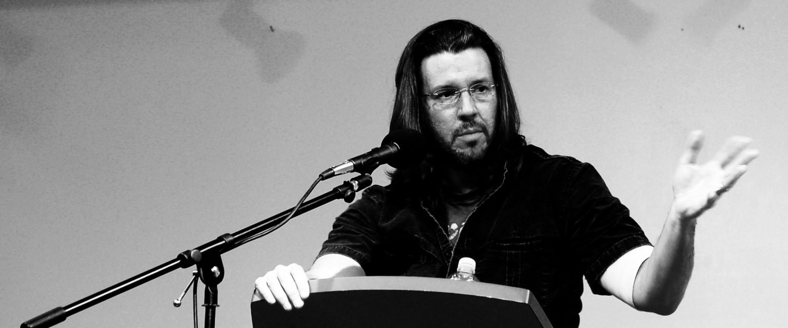 David Foster Wallace, ¿Qué es el agua? Conocemos la historia detrás de esta gran pregunta