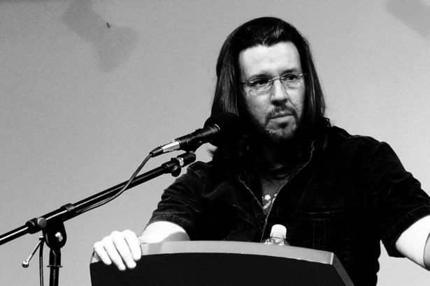David Foster Wallace, ¿Qué es el agua? Conocemos la historia detrás de esta gran pregunta